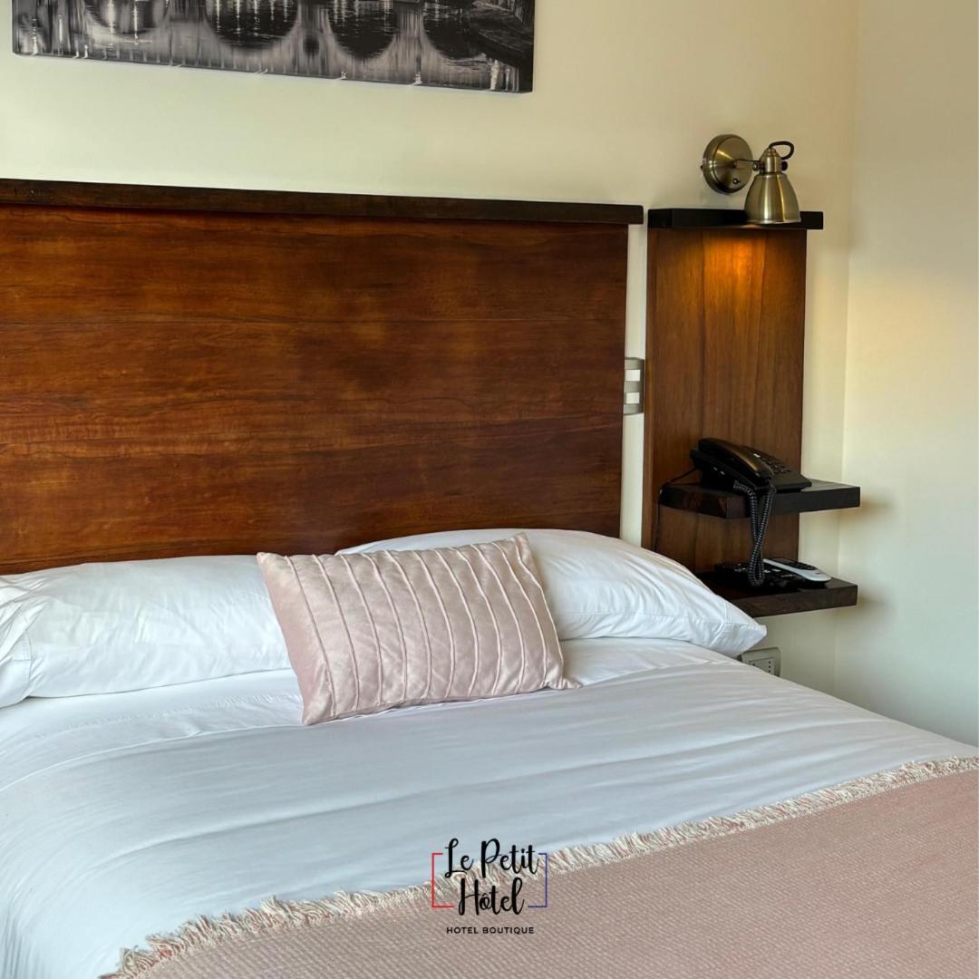 Hotel Le Petit Concepción الغرفة الصورة